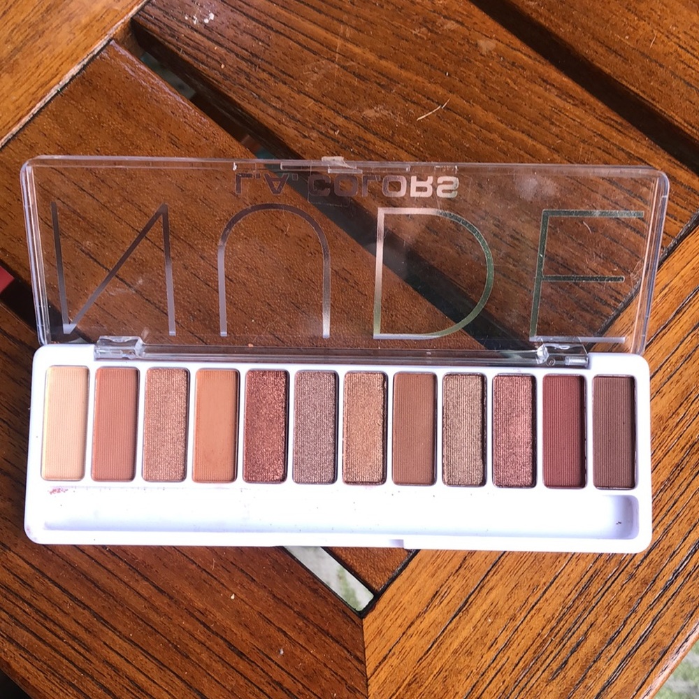Makeup - Picture 2 of 2